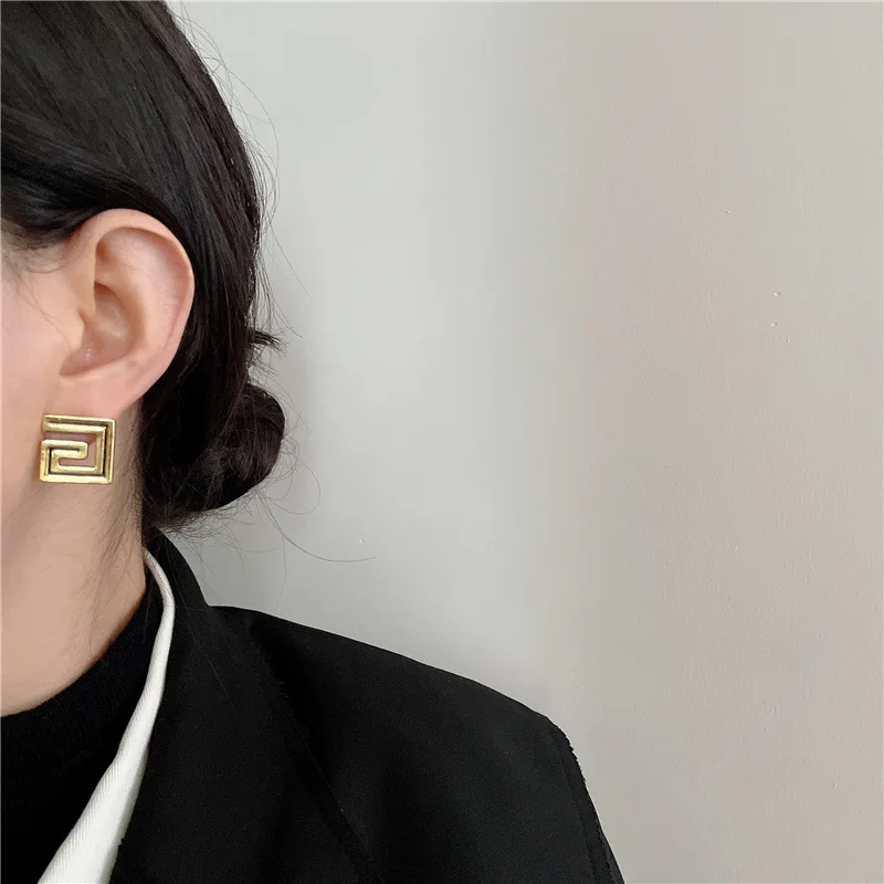 

INS Wind Metal Earrings Fashion Bronze French Retro Texture Square Letter 925 Silver Earrings Female Korean Fashion New