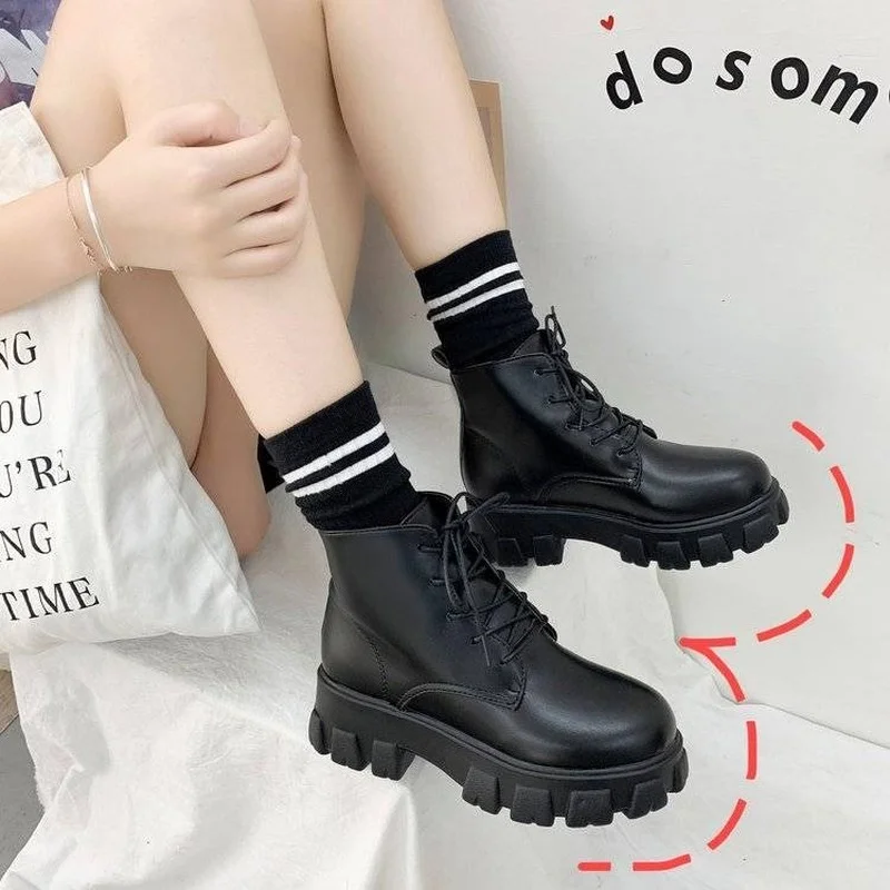 

Women Patent Leather Thick Bottom Lace Up Plush Ankle Boots Female Motorcycle Boots Footwear Lady Shoes Booties Platform Boots
