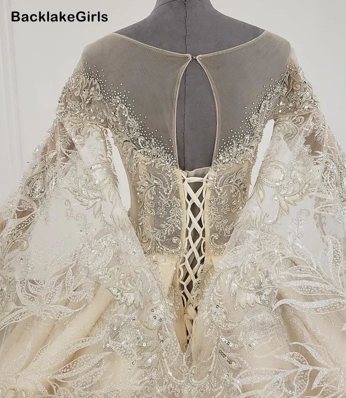 Длинное винтажное кружевное свадебное платье с королевским шлейфом и коротким