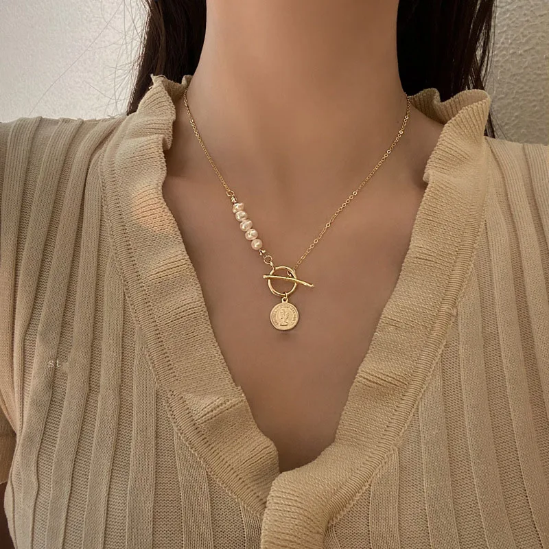

LOVOACC Vintage Queen Portrait Round Coin Pendant Necklace for Women Ladies Real Pearl Gold Color Thin Chain Necklace Jewelry
