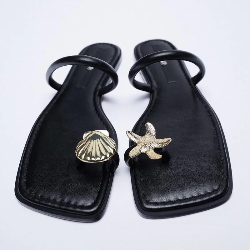 

Brand Slippers Women Summer Luxury 2021 New Fashion One Word Buckle Metal Flat-Heeled Beach Sandals Plus Size 41 Chaussure Femme