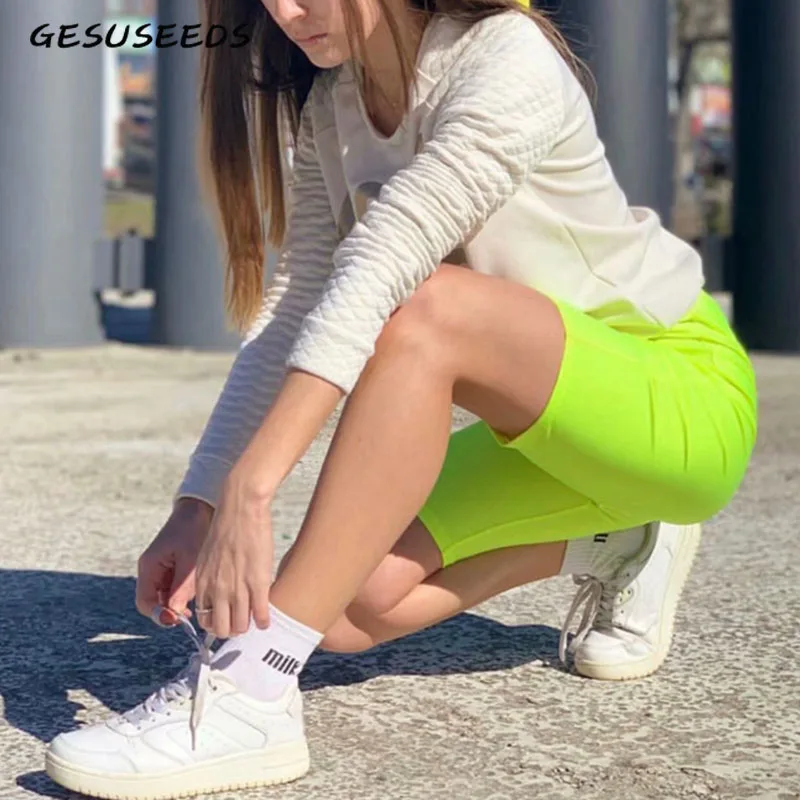 Неоновые зеленые желтые байкерские шорты оранжевые черные с высокой талией