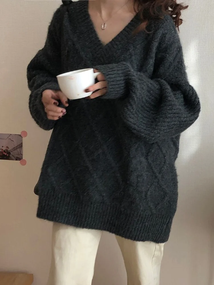 

V-neck Sweater Women's Autumn Winter 2021 New Hong Kong Style Pullover Lazy Loose Outer Coat Thickened Sweater