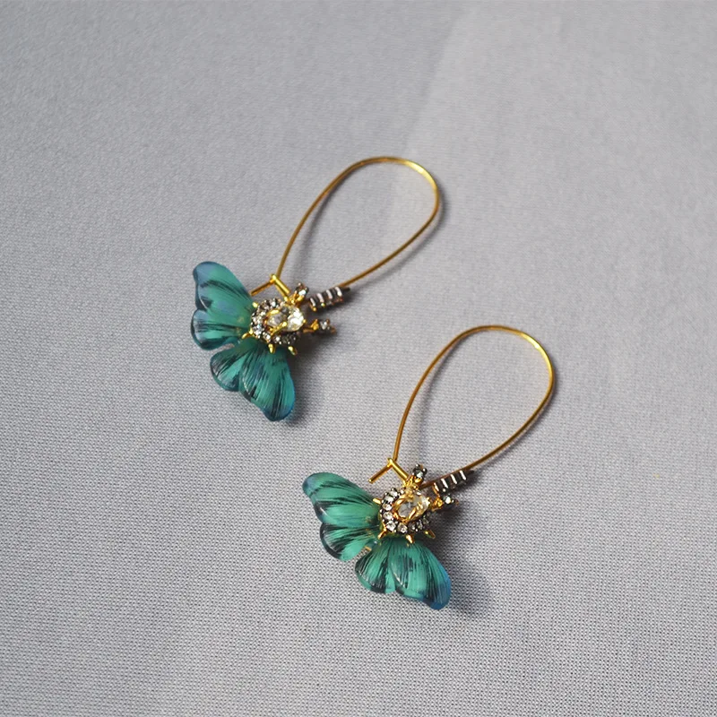 

CMajor Fashion Brass Jewelry Temperament Delicate Creative Hand Drawn Green Flying Butterfly Dangle Earrings for Women
