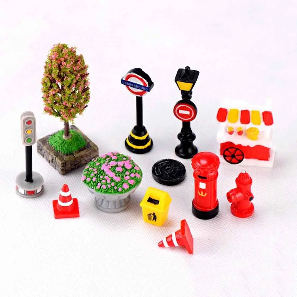 

1PC Multicolor Resin Craft Miniature Signpost Street View Figurine Street Light Doll House Ornaments Fairy Garden DIY Decor
