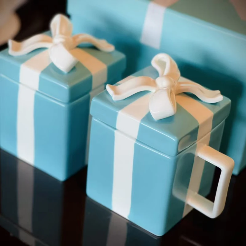 Синяя рельефная розетка кружка и чашка из костяного фарфора 300 мл белая брикет