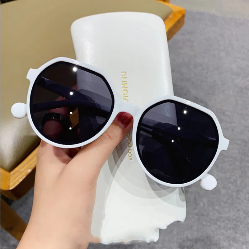 Женские солнцезащитные очки в маленькой оправе стиле ретро с защитой UV400 |