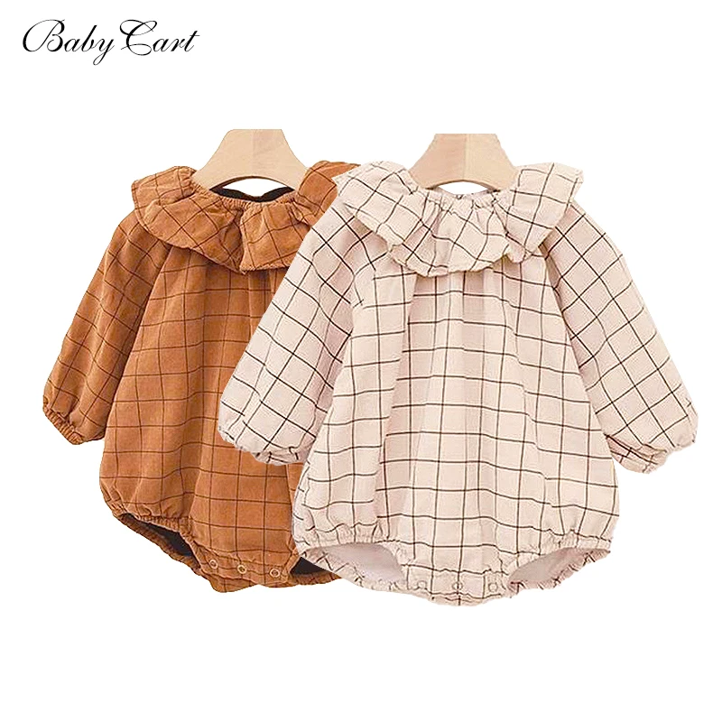 

Детский осенний кружевной комбинезон с оборками