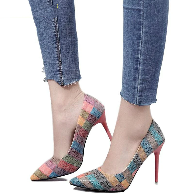 Женские туфли-лодочки на высоком каблуке с острым носком из лакированной кожи