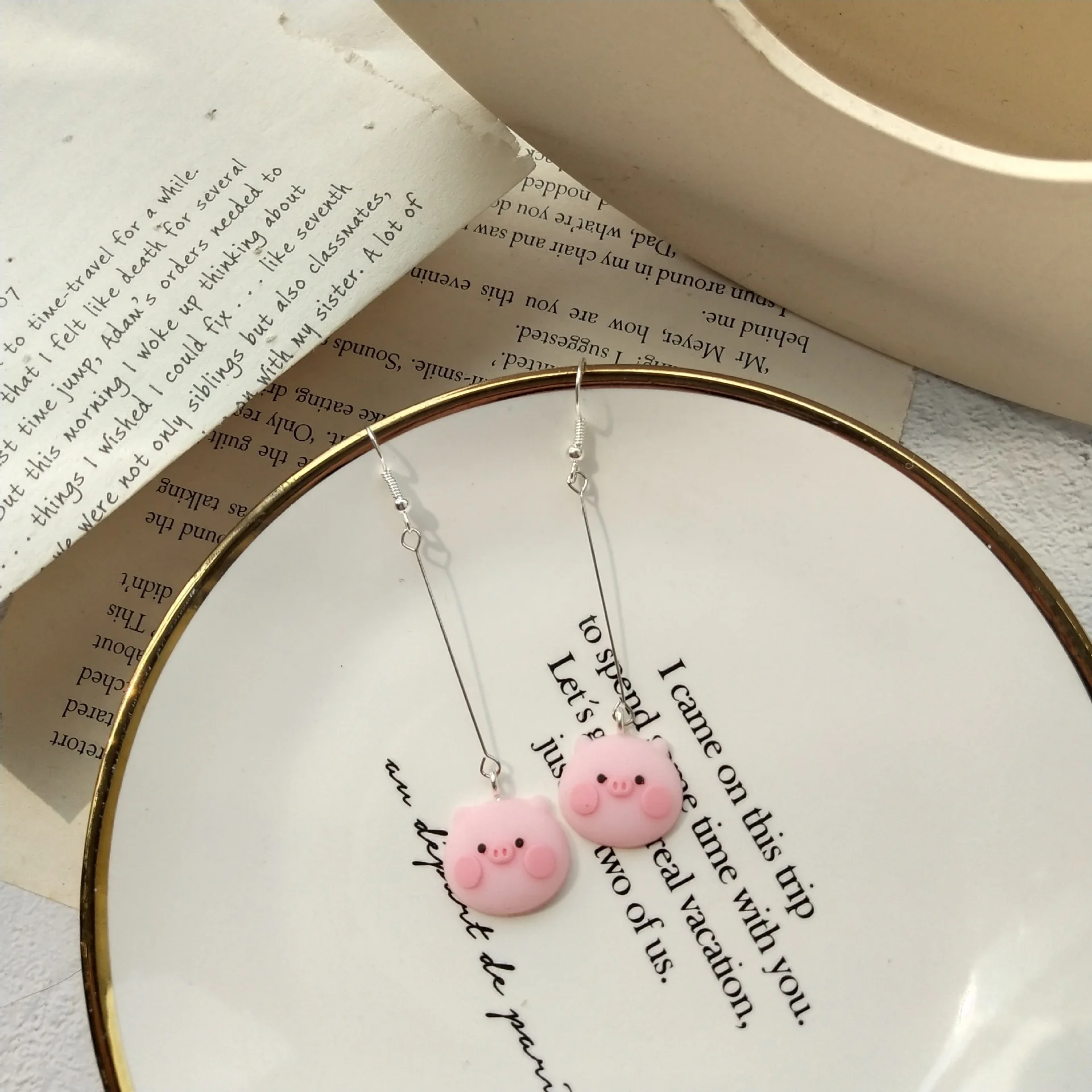 

SNCSDK 2020 creative Cartoon long pink and tender piggy Japanese and Korean soft cute Women's earrings student earring jewelry