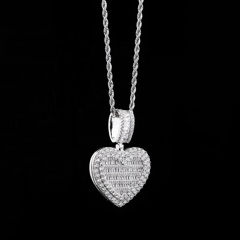 Ожерелье с подвеской в виде большого сердца фианитами