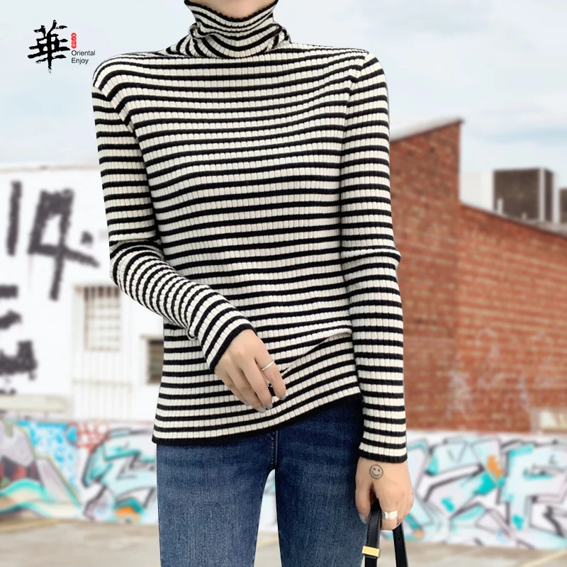 

Женский трикотажный свитер в полоску, с высоким воротником