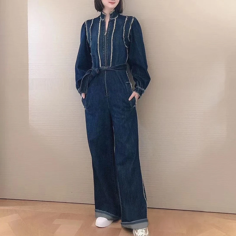 Широкие джинсовые комбинезоны женские со стоячим воротником потертые края