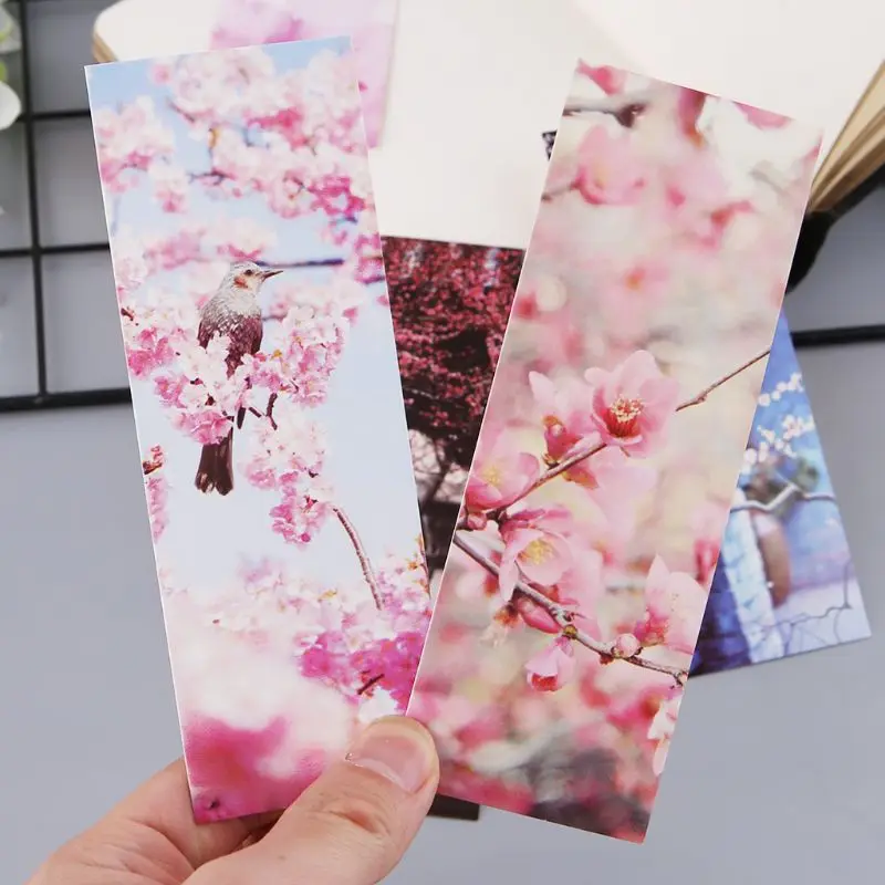 

30pcs Creative Chinese Style Paper Bookmarks Painting Cards Retro Beautiful Boxed Bookmark Commemorative Gifts 652E