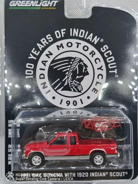 

1/64 GREENLIGHT 1991 GMC sonoma with 1920 Indian scount Collection die-cast alloy dolly model