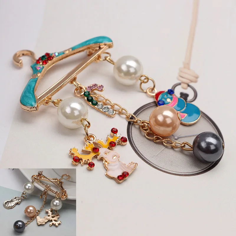 

Christmas Pearl Brooch deer Snowman pendant jewelry Rhinestone Brooch women's gifts for adults and children are suitable