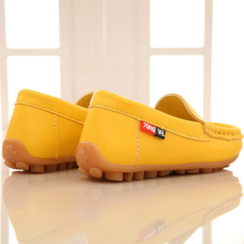 Детская обувь мягкая на плоской подошве для маленьких девочек яркие кожаные