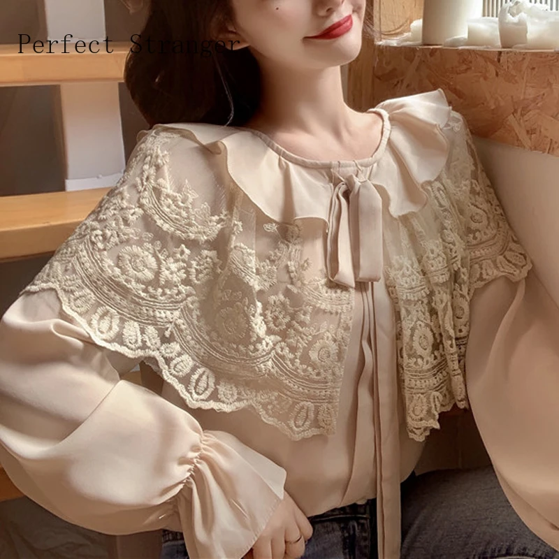 

Корейская шикарная винтажная кружевная блузка, топы с вышивкой и бантом на шнуровке в стиле пэчворк, Женская милая белая рубашка с расклеше...