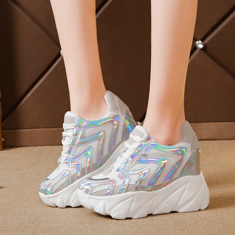 Новая обувь женская прогулочная на толстой подошве модная уличная увеличивающая