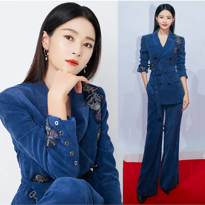 Женский костюм из 2 предметов синий двубортный приталенный с вышивкой пиджак и