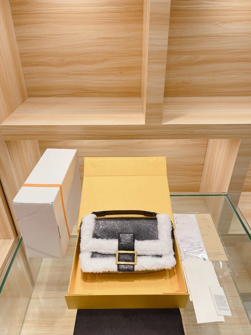 

2021 spring and autumn new fashion plush handbags, ladies casual and versatile shoulder bags