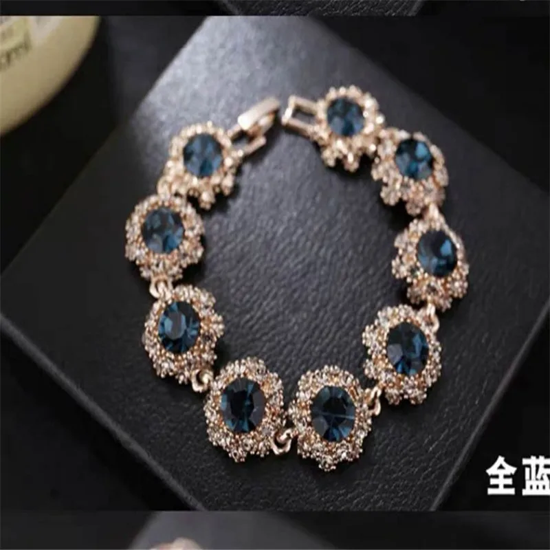 

2020 New Korean Fashion Women Super Flash Rhinestone Retro Bracelet Female GracefulStyle Crystal Bracelet Atmospheric Bracelet
