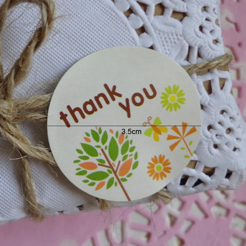 free shipping 1200pcs/lot Cute Kraft Paper Small Tree With Round Thank You For Cake Packaging Good Quality Christmas Stickers | Канцтовары