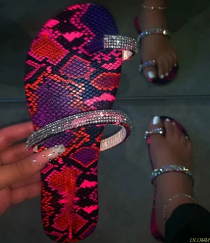 

Hot Sale Rainbow print flat bottom non-slip flip flop Spring / summer women rivet sandals outdoor wild rhinestone beach slippers