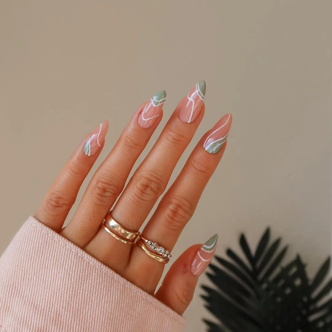 

Almond Round Golden Wavy False Nails Detachable Full Cover French Ballerina Butterfly Decorate Nail Tips Press On Nails 24Pcs