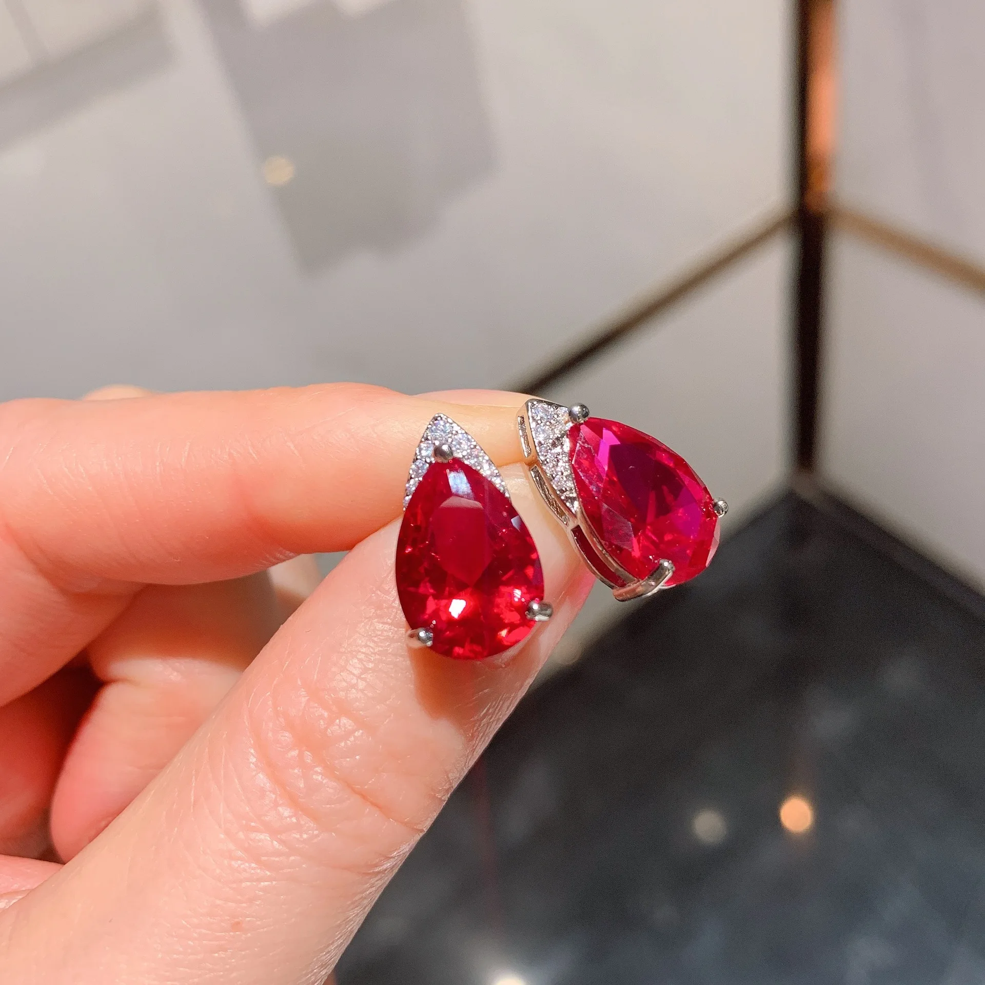 

Shipei Vintage 925 Sterling Silver Pear Cut Ruby Created Moissanite Gemstone Earrings/Pendant/Necklace Engagement Jewelry Set