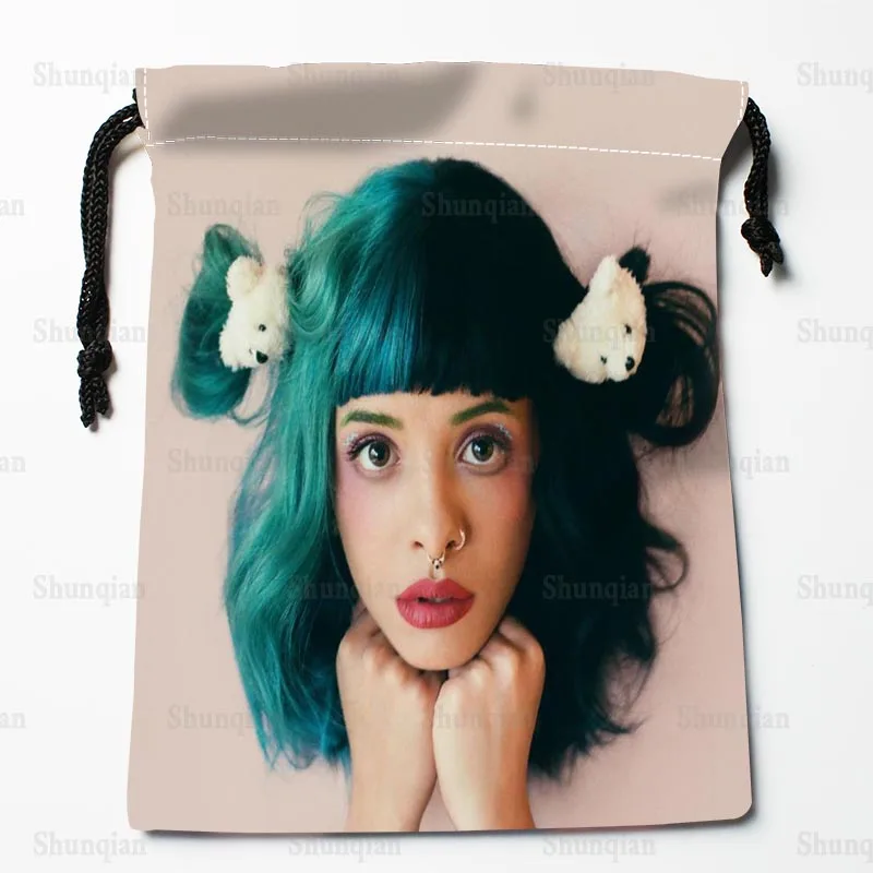 

Melanie Martinez Drawstring Bags HD Print 18X22CM New Arrival Soft Satin Fabric Resuable Storage Clothes Bag Shoes Bags 0409