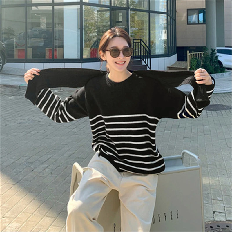 

Casual Jumper O-neck Black And White Stripes Knitted Sweater Women Autumn Loose Housewear Pullover Sweaters Top Female