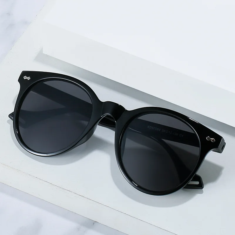 

Солнцезащитные очки с заклепками в круглой оправе UV400 для мужчин и женщин