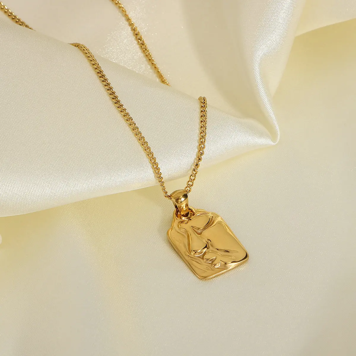 

Fashion Face Pendant Neckalce Gold Stainless Steel Jewelry Statement Metal Texture Vintage French Female Choker Jewelry