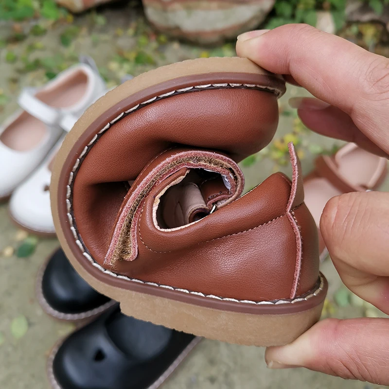 

Kids shoes for girl princess spring and autumn Genuine cowhide Retro style Shallow mouth Velcro Students shoes