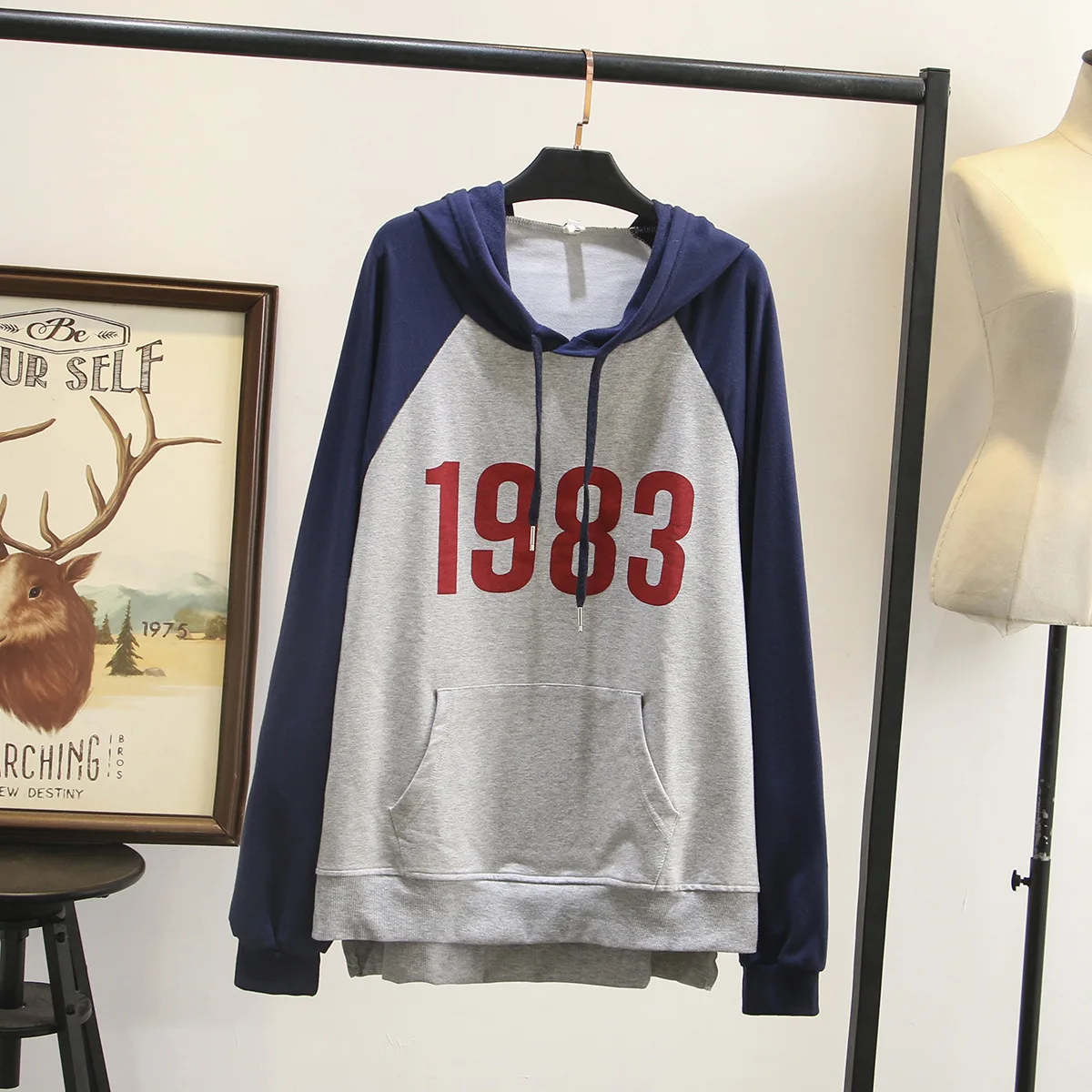 Женская толстовка с капюшоном свободного покроя контрастных цветов | одежда