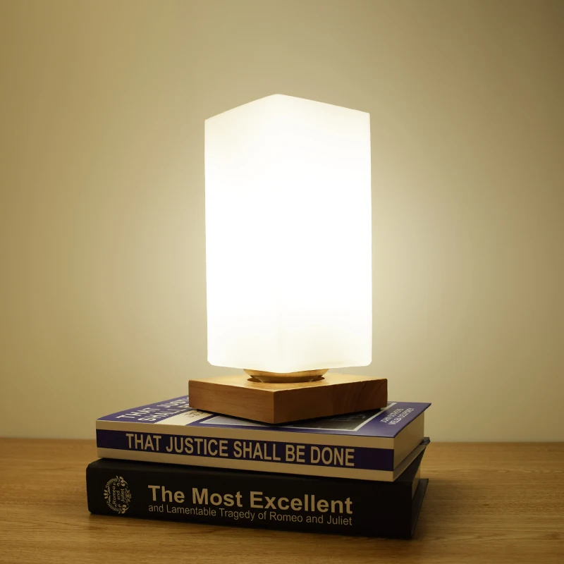 Настольная лампа из белого стекла E27 деревянная основа в скандинавском стиле