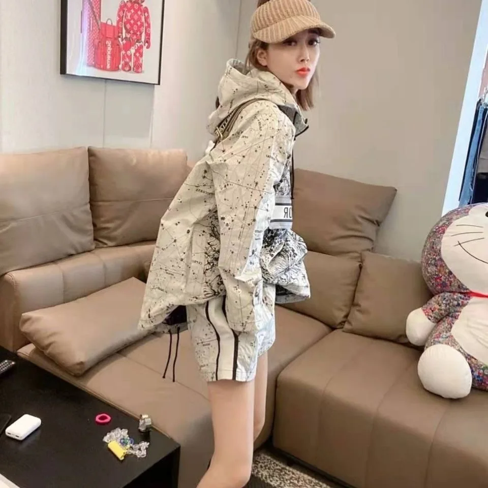 

Good Quality Spring and Autumn New Style CD Classic Printing Loose Men and Women Same Style Hooded Top Casual Shorts, Slim Dress