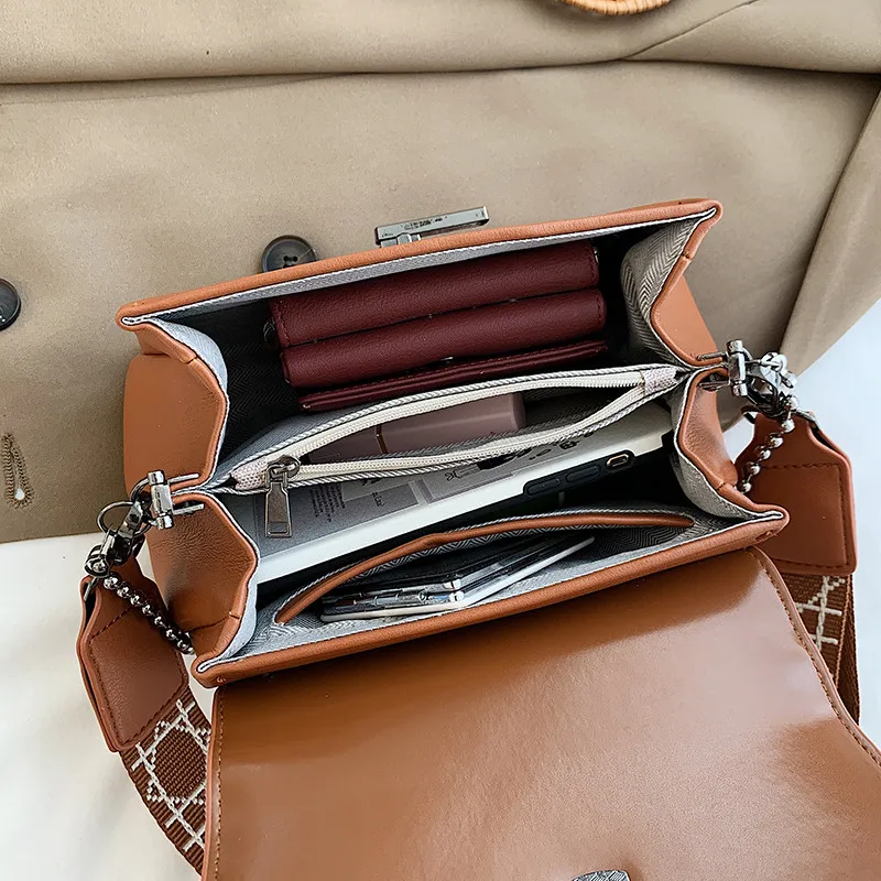 

Vintage Wide Strap Shoulder Bags for Women 2020 Hot Sale Flap Leather Crossbody Bag Female Small Chain Sling Purses and Handbags