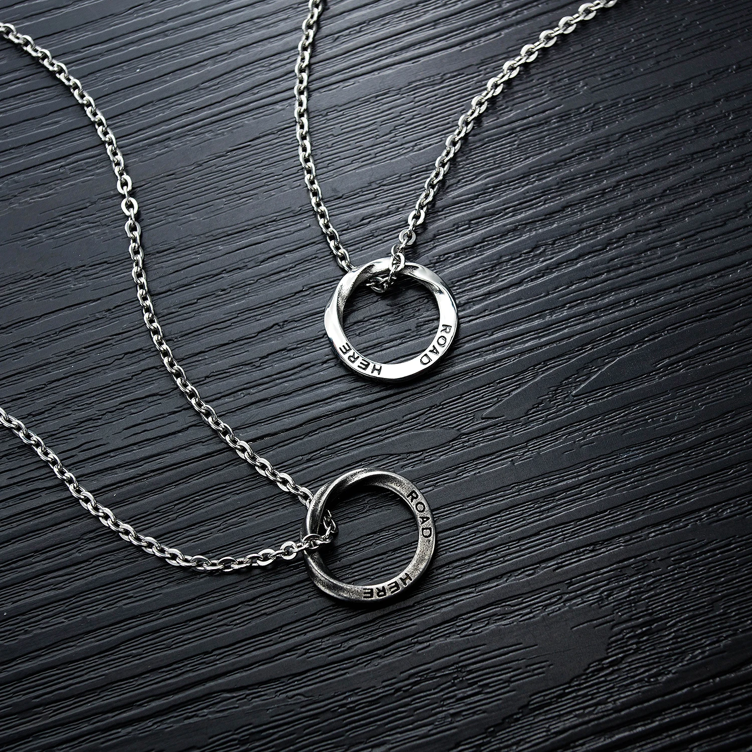 Mobius полосы ожерелье с круглой подвеской Цепочки и ожерелья в Нержавеющая сталь: