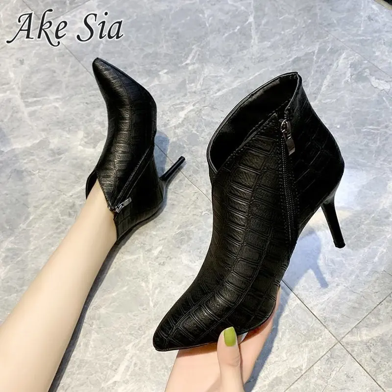 Новинка осени 2020 женские короткие сапоги на тонком каблуке высоком детские