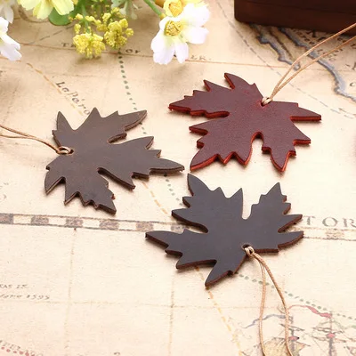 

ALLTU 1pcs Handmade leather bookmarks customizable vintage leather label creative Shamrock book cover maple leaf pendant bookmar