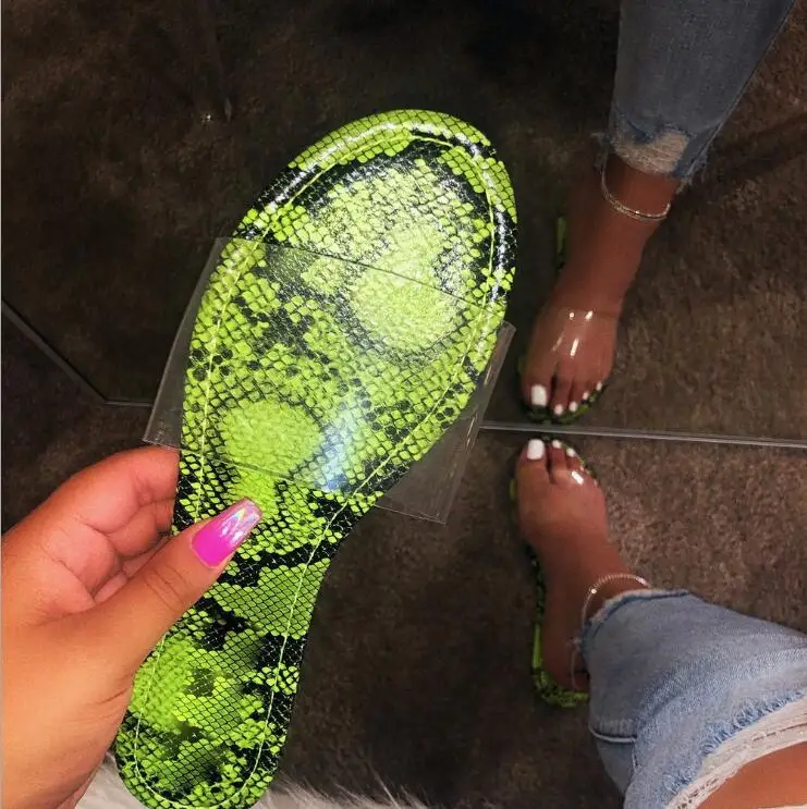 Женские шлепанцы на плоской подошве Сланцы из змеиной кожи Новинка 2020 года