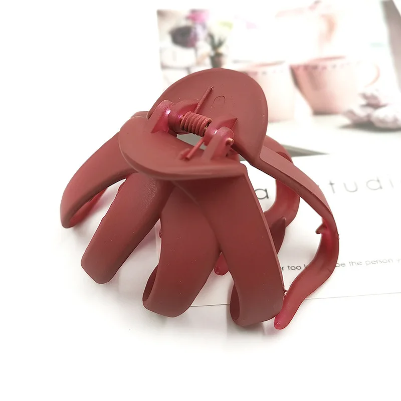 

Women Crab Clamp Hair Clip Solid Geometric Hollowing Large Hair Claw Hair Accessories Matte Ponytail Clip for Women Girls