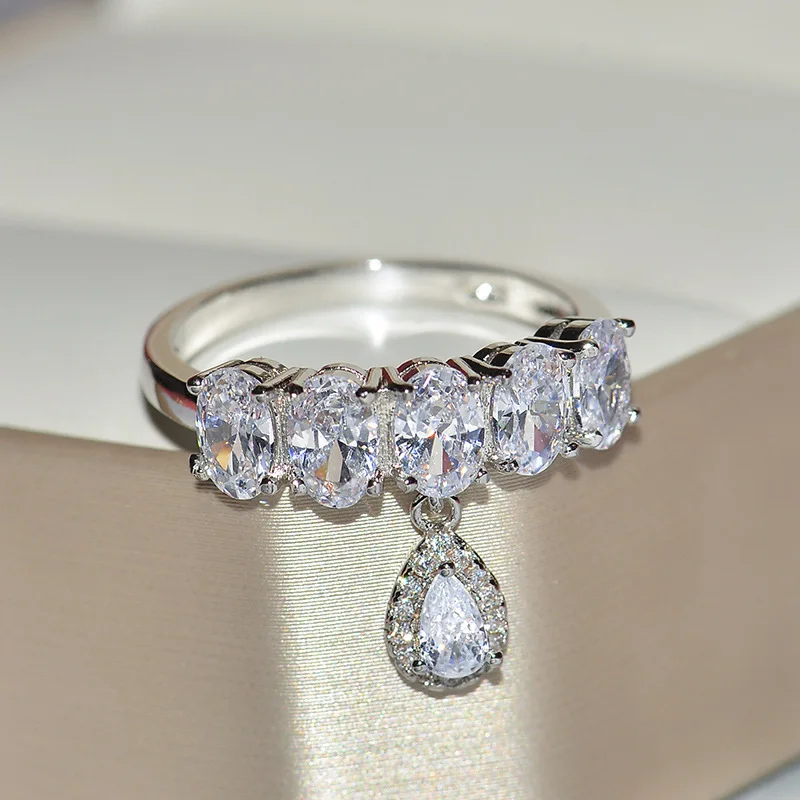 

UILZ Female Crystal White Wedding Ring Luxury Drop Water Heart Engagement Ring Vintage Bridal Wedding Rings for Women
