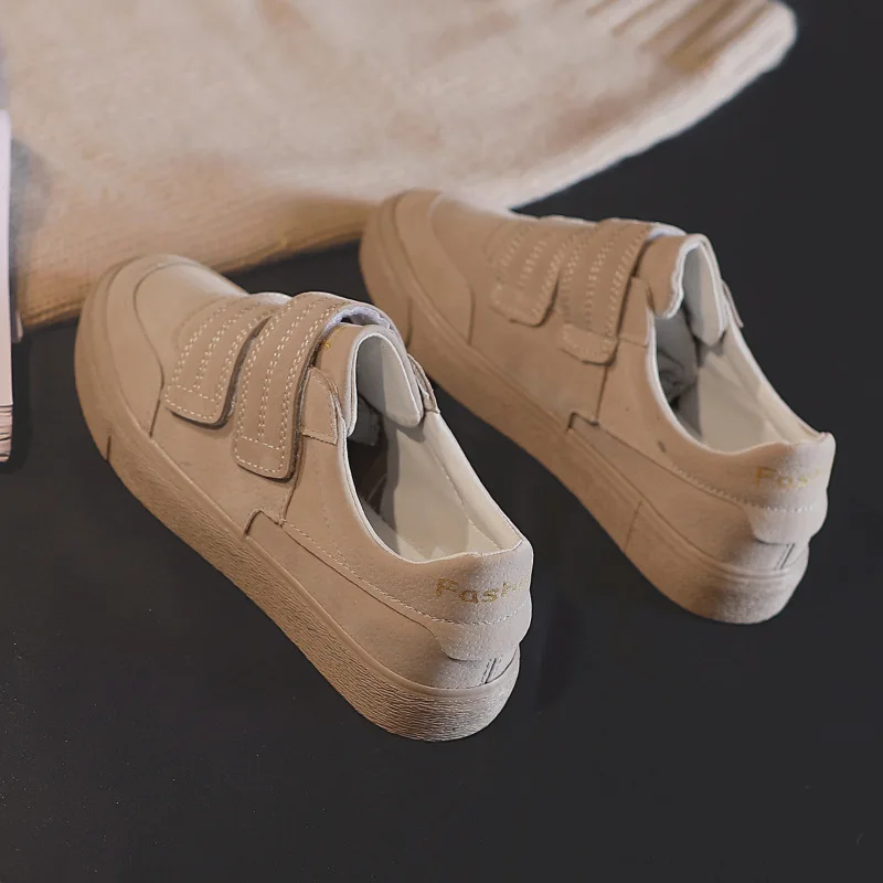 Новые весенние женские туфли на плоской подошве лоферы с круглым носком