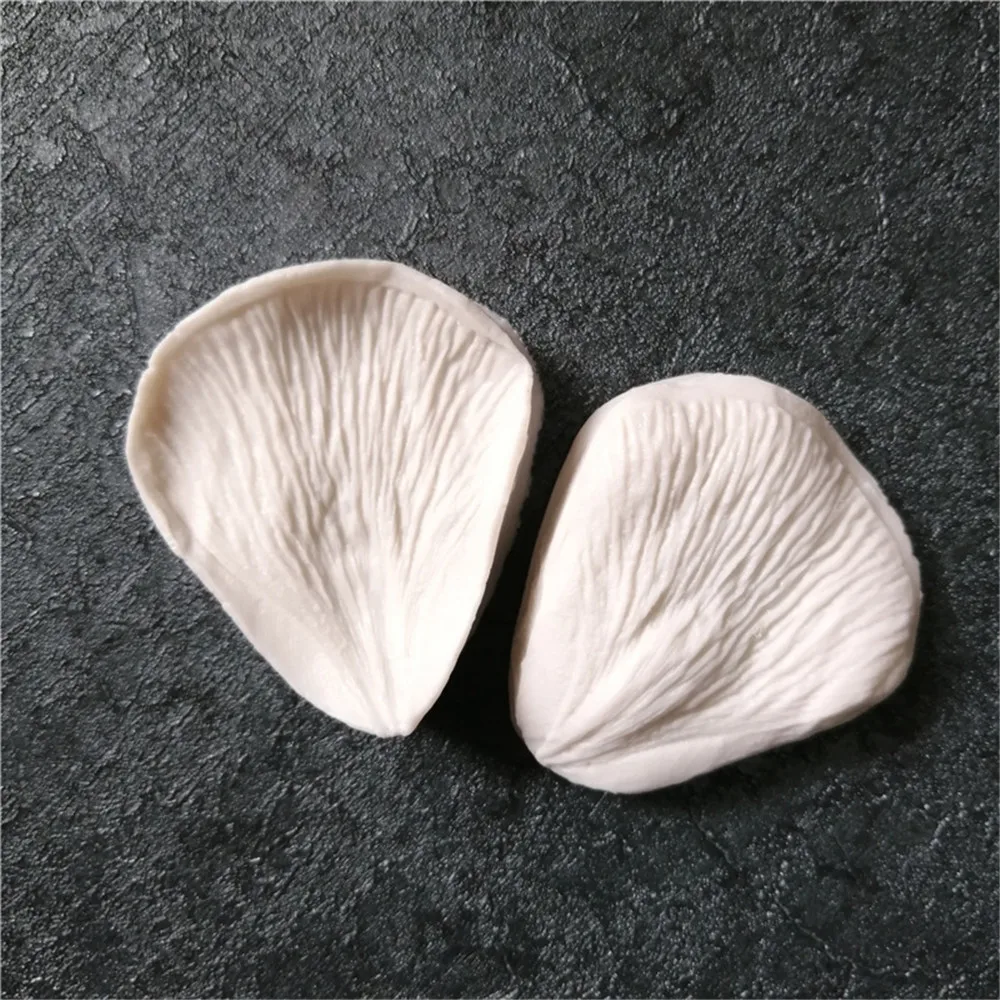 Формы из силиконовой глины имитируют узоры в виде цветов и яиц вены