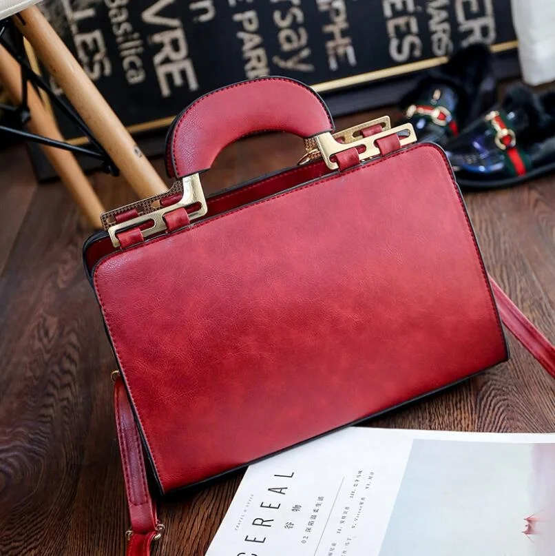 

2021 New Famous Brand Female Bag Palace Grid Shoulder Bag Stitching Boston Bag Womens Handbag Hair Ball Portable Messenger Bag