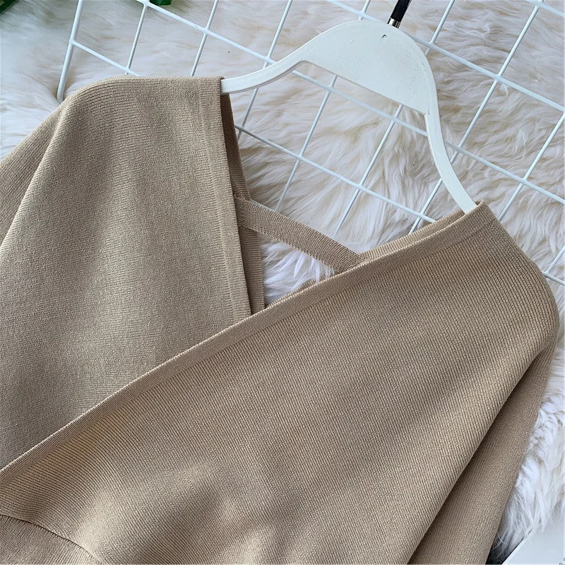 

2020 autumn winter new Chic female deep V-neck bat sleeve knitted bottom blouses women's solid color waist ruffles sweater