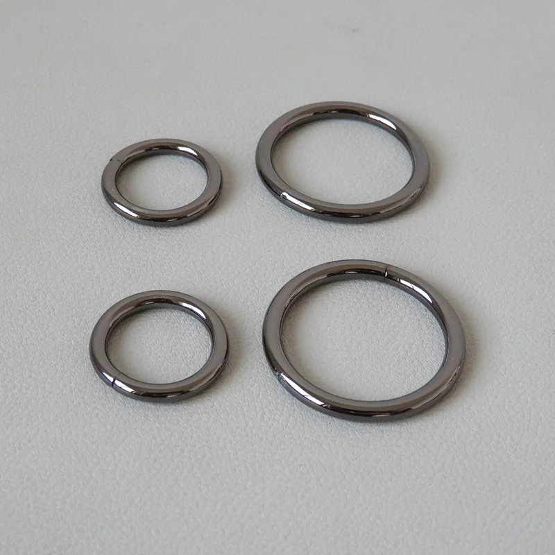 Пистолет черный металлический-хомут с круглым воротником для мальчиков и